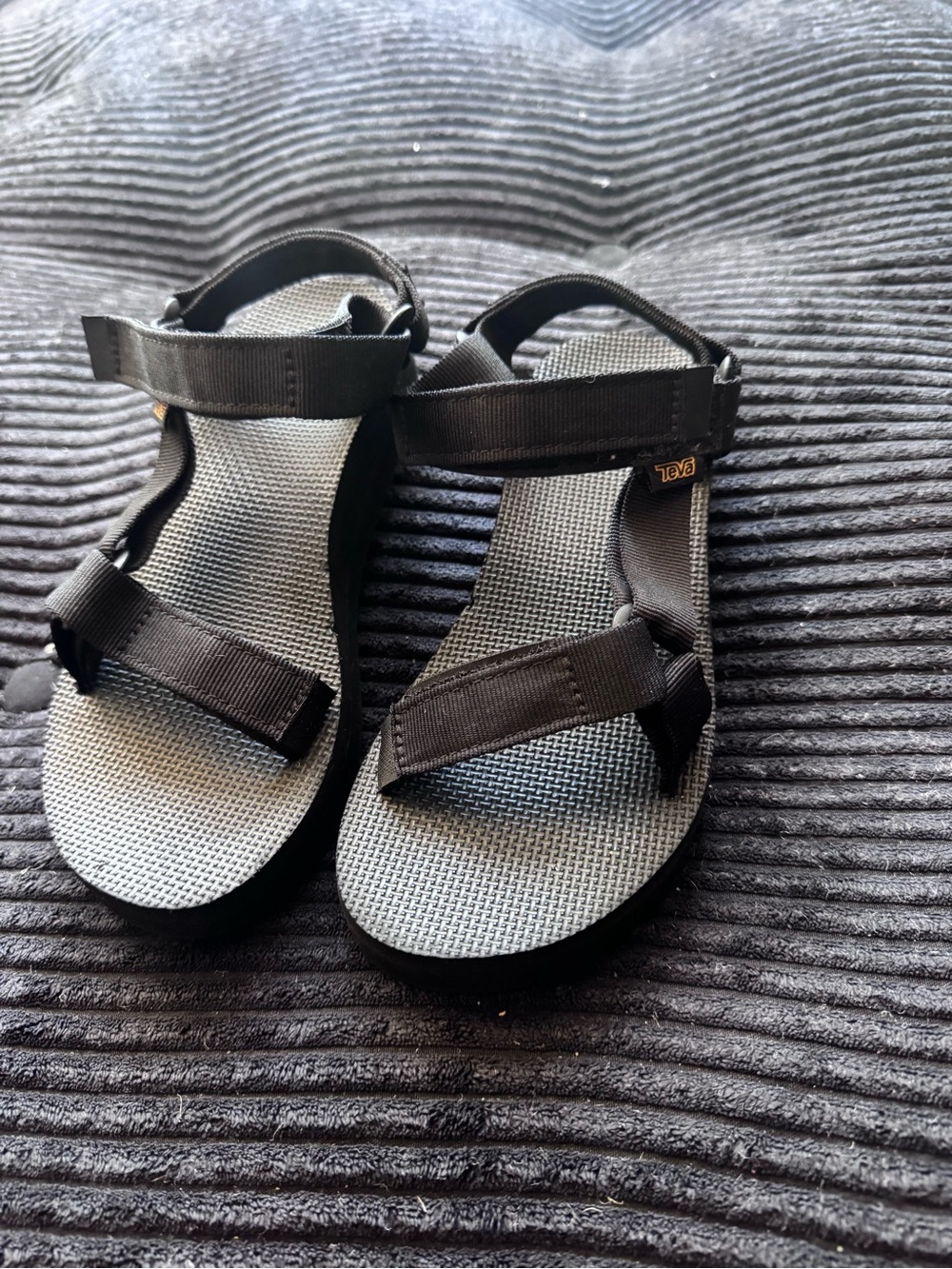 Women’s Teva Black Adjustable Strap Sandals size 6